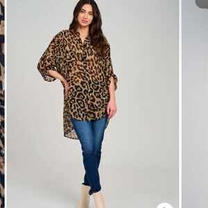 817.New LONG SLEEVE BUTTON CLOSURE FRONT POCKETS HIGH-LOW ANIMAL PRINT TOP